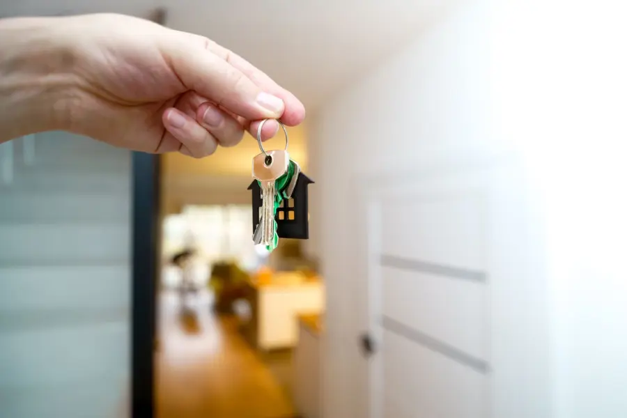 Comprare casa in un edificio datato: cosa verificare prima del rogito oltre alla planimetria