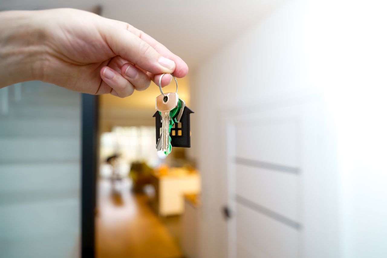 Comprare casa in un edificio datato: cosa verificare prima del rogito oltre alla planimetria